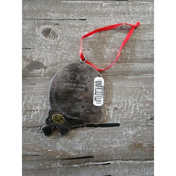 2005 Limited Edition Coca-Cola Santa Claus Christmas Ornament Metal Red Ribbon - Picture 3 of 7